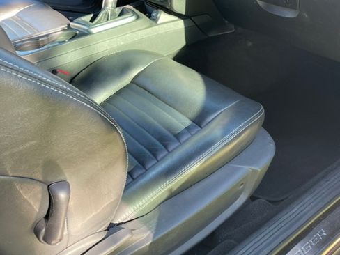 Used 2010 Dodge Challenger R/T RWD image 8