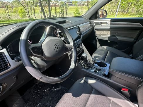 Used 2023 Volkswagen Atlas Cross Sport SE w/ Panoramic Sunroof Package image 11