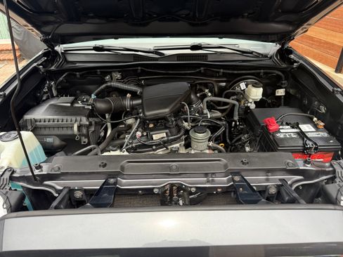Used 2019 Toyota Tacoma SR5 RWD image 12