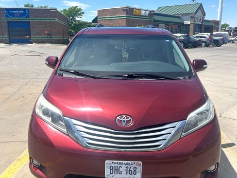 Used 2016 Toyota Sienna Limited FWD image 1
