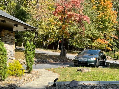 Used 2011 Jaguar XF Premium image 13