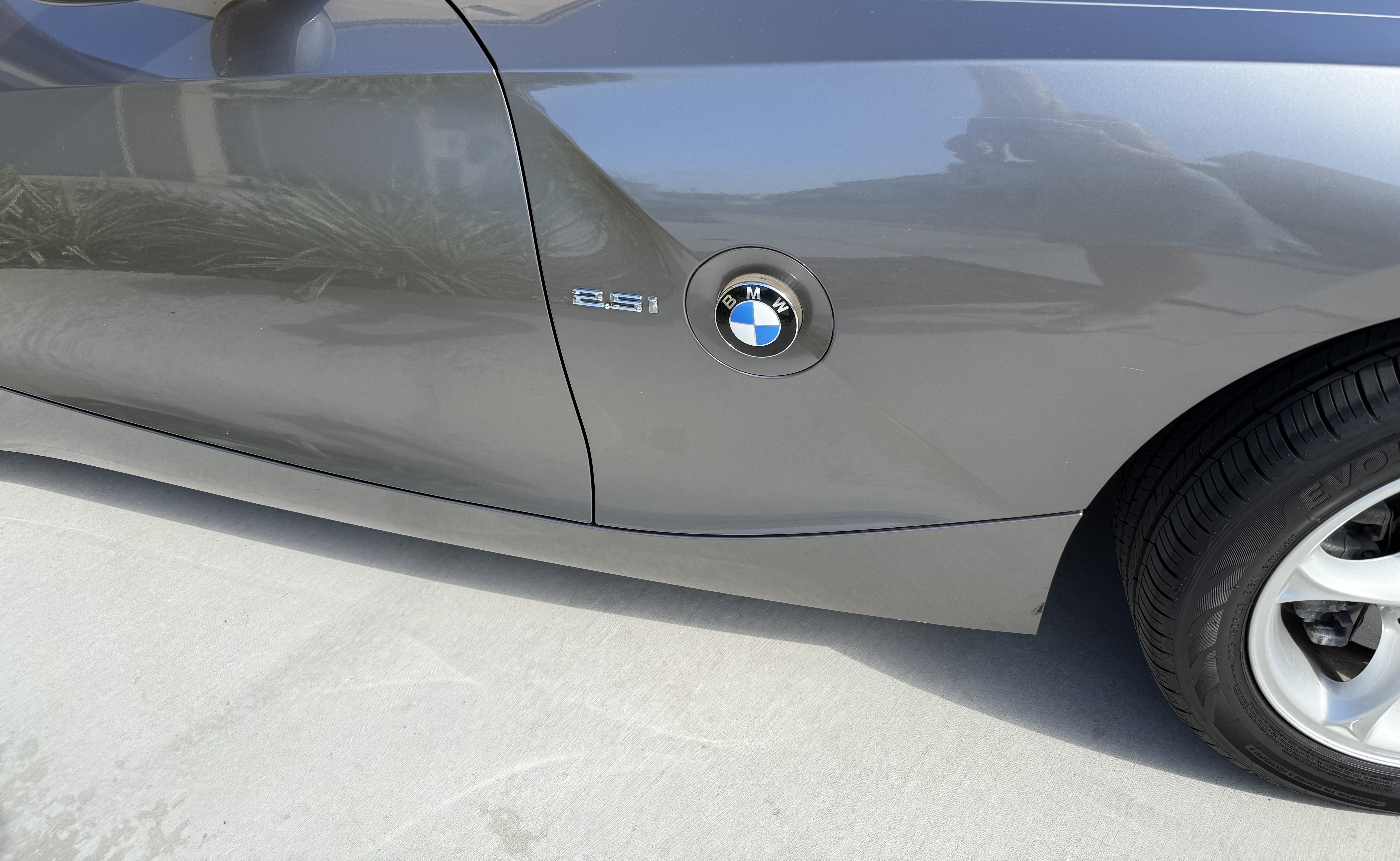 Used 2005 BMW Z4 2.5i RWD image 19