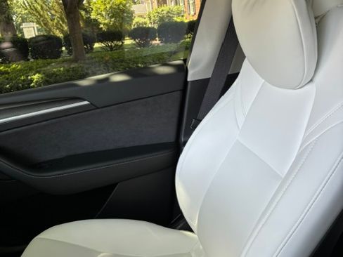 Used 2023 Tesla Model Y Performance AWD/4WD image 14