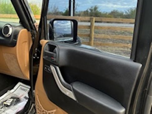 Used 2013 Jeep Wrangler Unlimited Sahara w/ Connectivity Group image 16