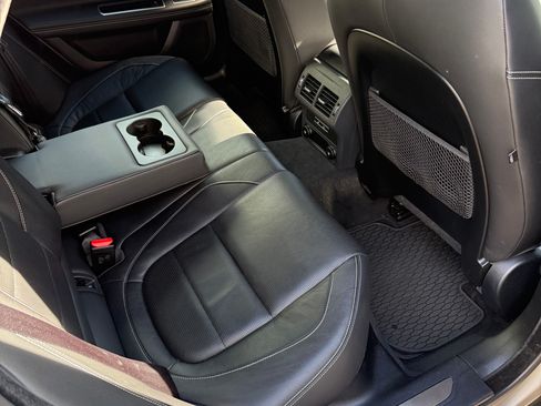 Used 2018 Jaguar XF S image 9