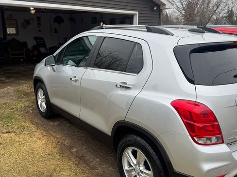 Used 2020 Chevrolet Trax LT w/ LT Convenience Package image 8