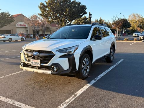 Used 2023 Subaru Outback Limited image 5
