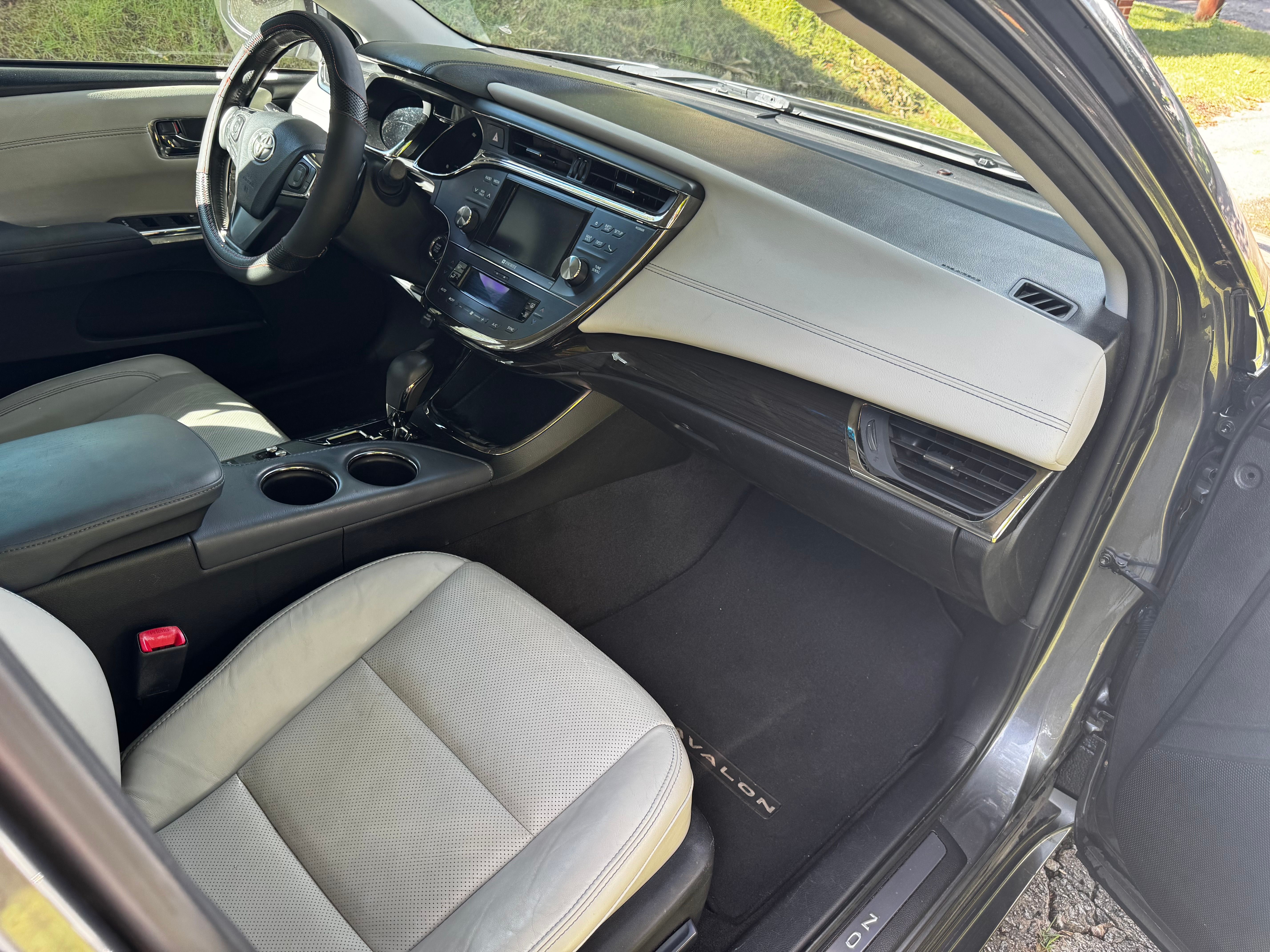 Used 2013 Toyota Avalon Limited FWD image 19