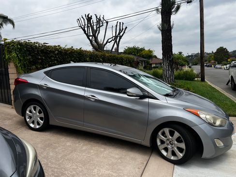 Used 2012 Hyundai Elantra Limited w/ Technology Pkg 5 FWD image 1