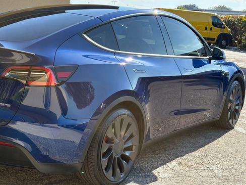 Used 2021 Tesla Model Y Performance image 12