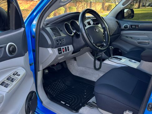 Used 2005 Toyota Tacoma PreRunner image 12