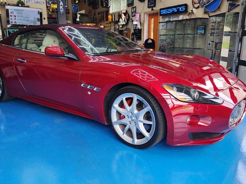 Used 2012 Maserati GranTurismo Sport RWD image 17