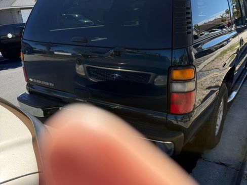 Used 2006 Chevrolet Suburban LS w/ Smart Select Package image 2