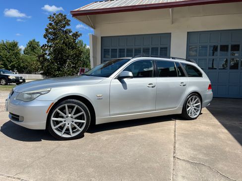 Used 2010 BMW 535i xDrive Wagon image 4
