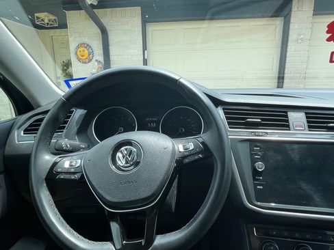 Used 2020 Volkswagen Tiguan SEL AWD/4WD image 8