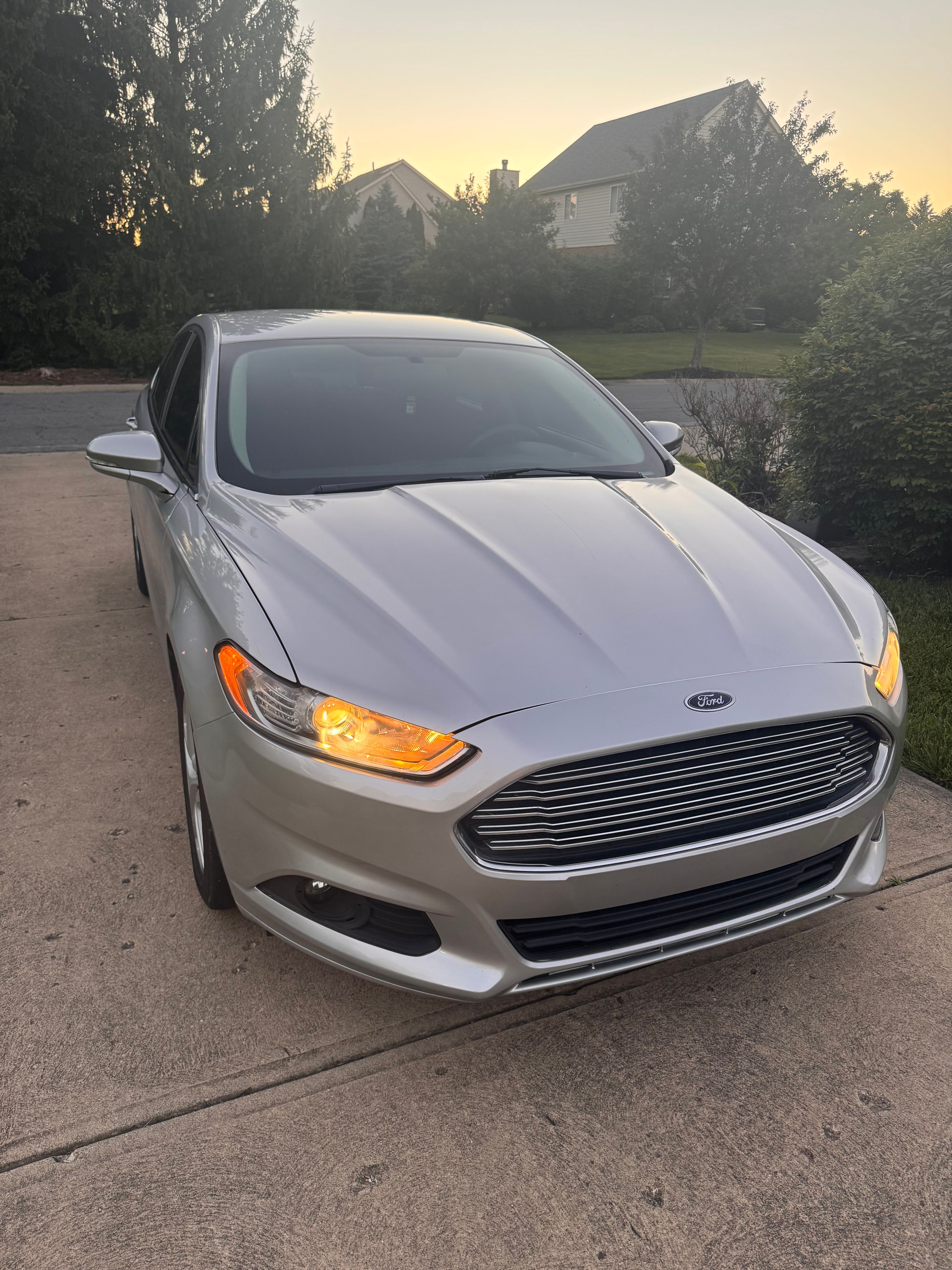 Used 2016 Ford Fusion SE FWD image 10