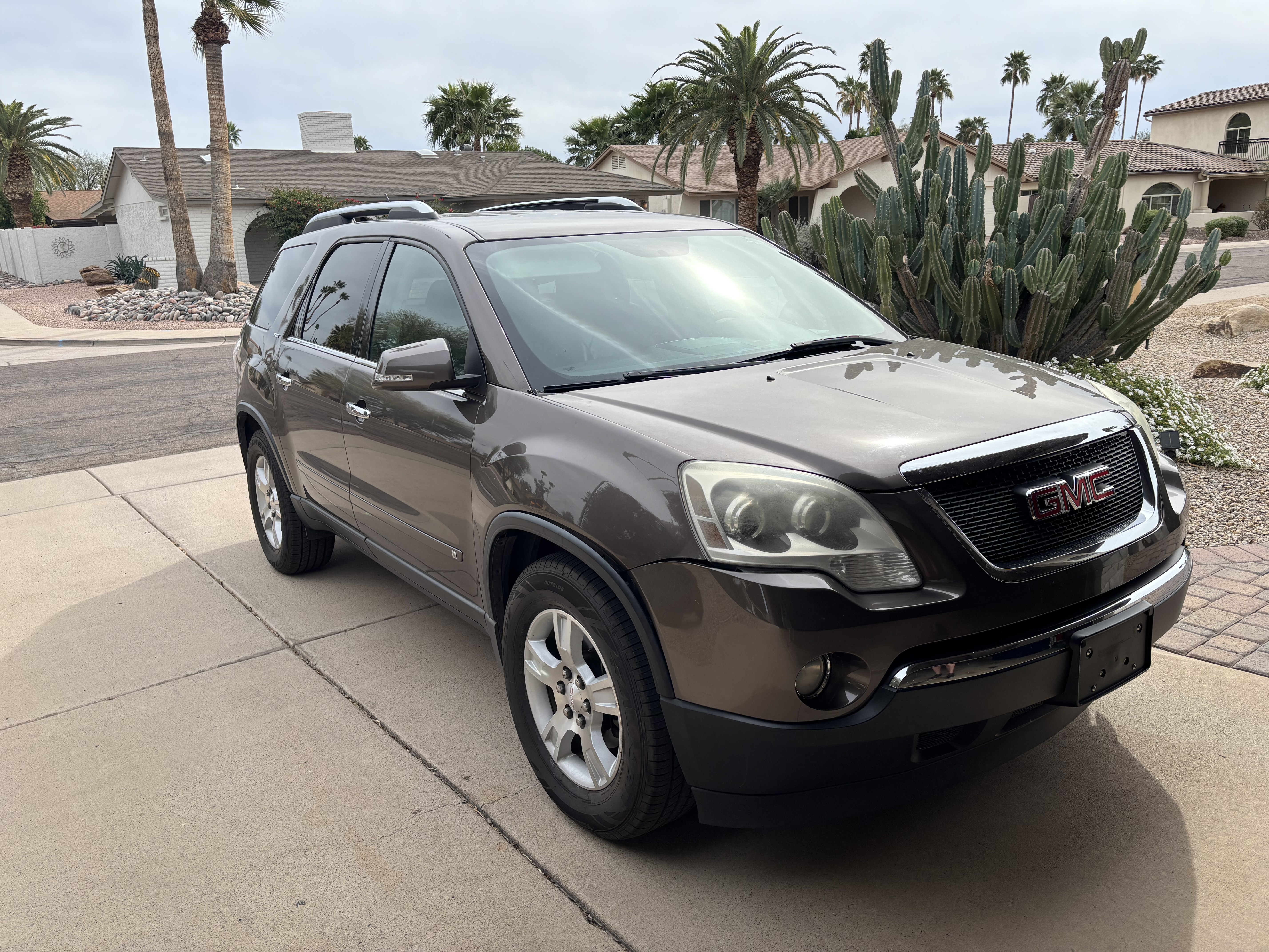 Used 2009 GMC Acadia SLT AWD/4WD image 2