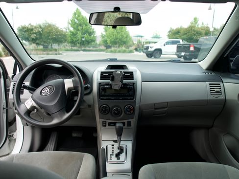 Used 2012 Toyota Corolla LE FWD image 24