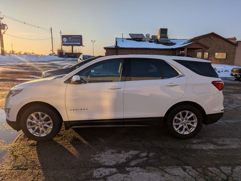 Used 2019 Chevrolet Equinox LT w/ Driver Convenience Package image 4