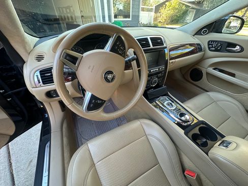 Used 2015 Jaguar XK Convertible image 8