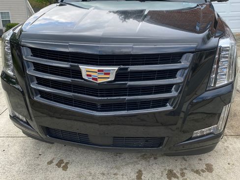 Used 2015 Cadillac Escalade Premium image 4
