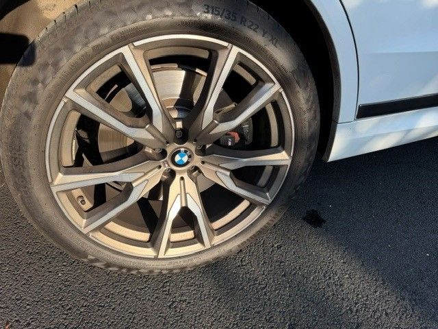 Used 2022 BMW X7 M50i w/ Dynamic Handling Package AWD/4WD image 22