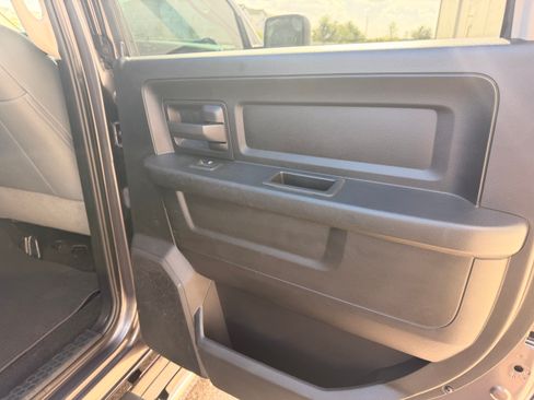 Used 2017 RAM 1500 Express w/ Express Value Package RWD image 11