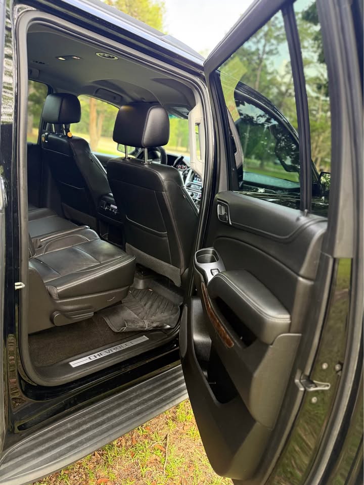 Used 2018 Chevrolet Suburban LT AWD/4WD image 20