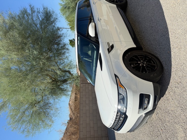 Used 2016 Land Rover Range Rover Sport SE AWD/4WD image 2