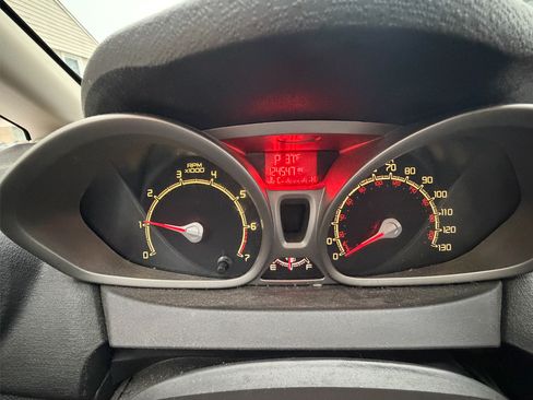 Used 2013 Ford Fiesta SE w/ Super Fuel Economy Pkg image 14