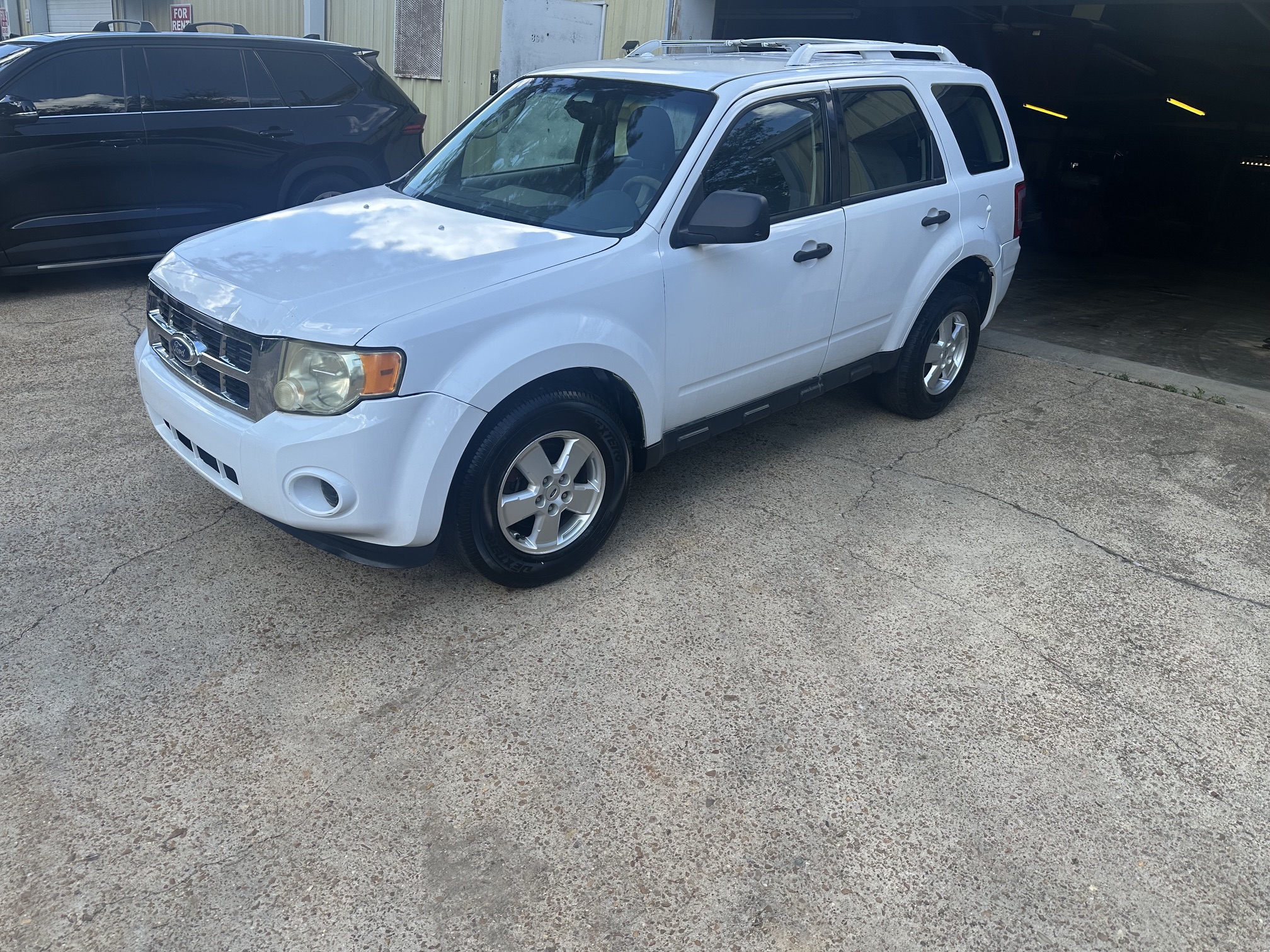 Used 2011 Ford Escape XLS w/ 102A Rapid Spec Order Code FWD image 4