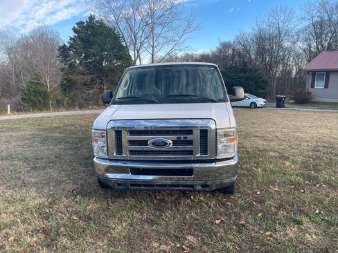 Used 2011 Ford E-350 and Econoline 350 XLT RWD image 8