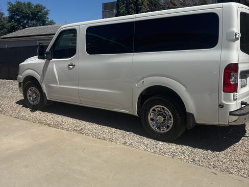 Used 2016 Nissan NV 3500 SL RWD image 1