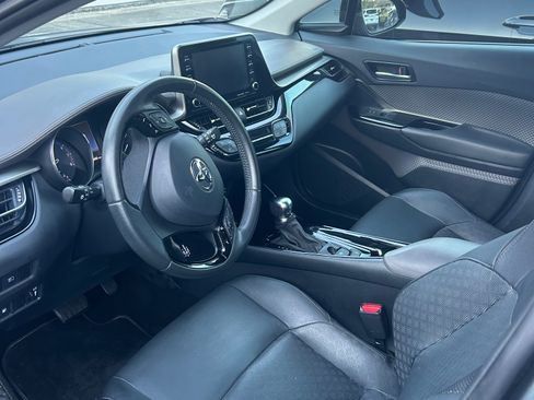 Used 2021 Toyota C-HR Limited image 8