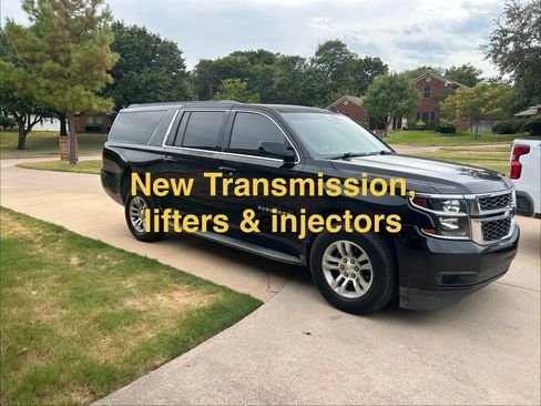 Used 2016 Chevrolet Suburban LT RWD image 1