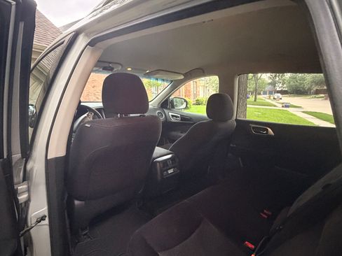 Used 2014 Nissan Pathfinder SV image 7