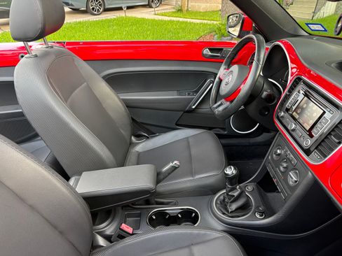 Used 2014 Volkswagen Beetle TDI FWD image 10