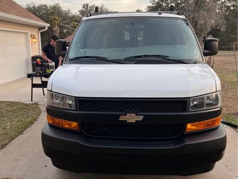 Used 2022 Chevrolet Express 2500 w/ Driver Convenience Package image 4