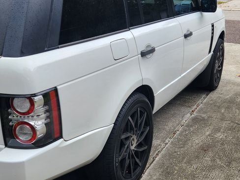 Used 2011 Land Rover Range Rover HSE image 5