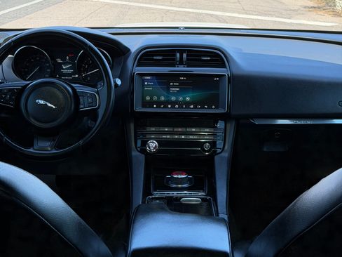 Used 2020 Jaguar F-PACE Premium AWD/4WD image 9