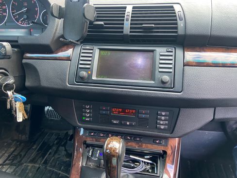 Used 2005 BMW X5 4.4i image 12