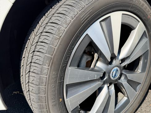 Used 2013 Nissan Leaf SL w/ Premium Pkg FWD image 15