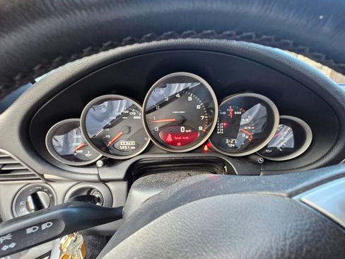 Used 2005 Porsche 911 Carrera image 2