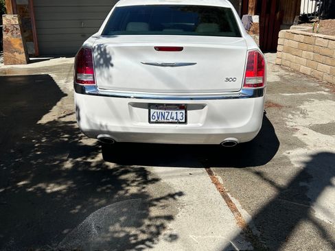 Used 2011 Chrysler 300 Limited image 2