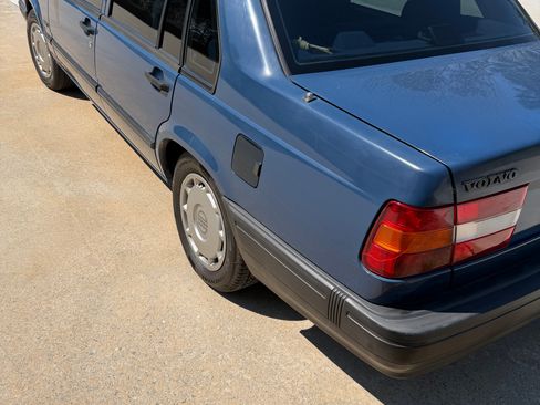 Used 1994 Volvo 940 Sedan 4D image 4