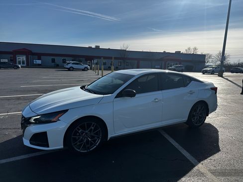 Used 2024 Nissan Altima 2.0 SR image 4