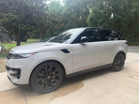 Used 2025 Land Rover Range Rover Sport SE AWD/4WD image 1