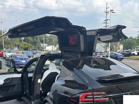 Used 2023 Tesla Model X image 7