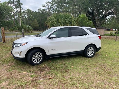 Used 2018 Chevrolet Equinox LT FWD image 1