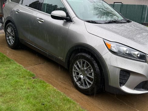 Used 2019 Kia Sorento LX image 12